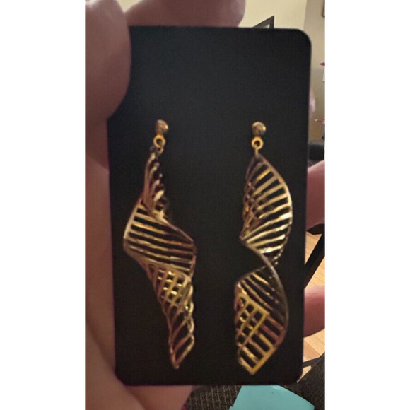 Vintage Twisted DNA Structure Dangle Earrings - Picture 3 of 10